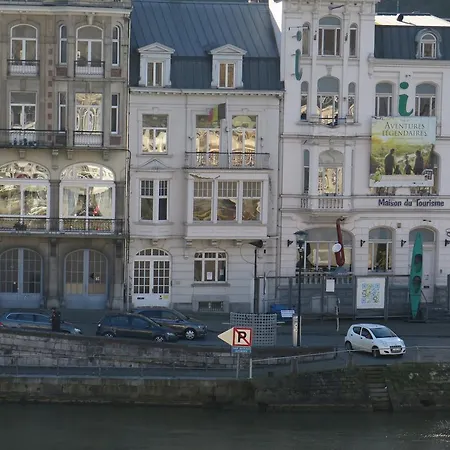 La Petite Lili Nyaraló *